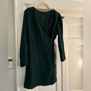 Green Topshot Wrap Dress
-worn once
-size 6